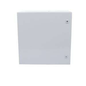 Gabinete de Acero IP66 Uso en Intemperie (600 x 600 x 300 mm) con Placa Trasera Interior Metálica y Compuerta Inferior Atornillable (Incluye Chapa y Llave T).